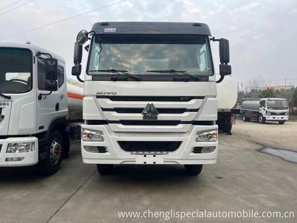 Howo 8x4 Chemical Liquid Tank Truck 4